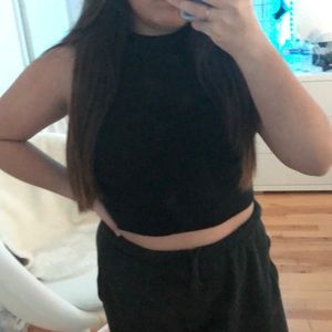 Cropped black long neck top